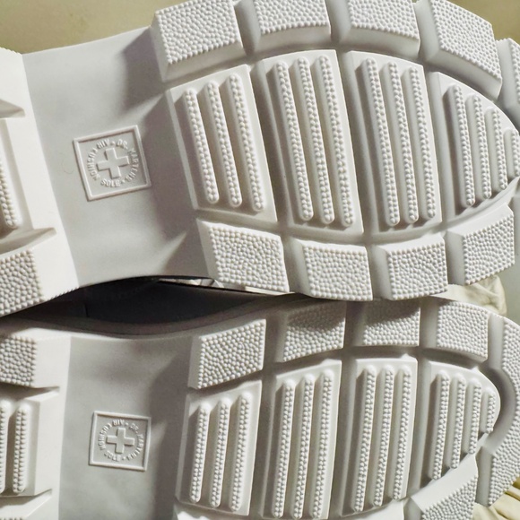 DR MARTENS-WHITE COMBAT BOOTS US9 EU41 - Picture 5 of 7